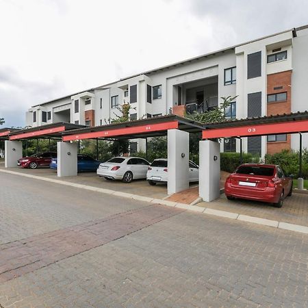 Modern Apartment In A Secure Golf Estate.Wifi 루드푸르트 외부 사진