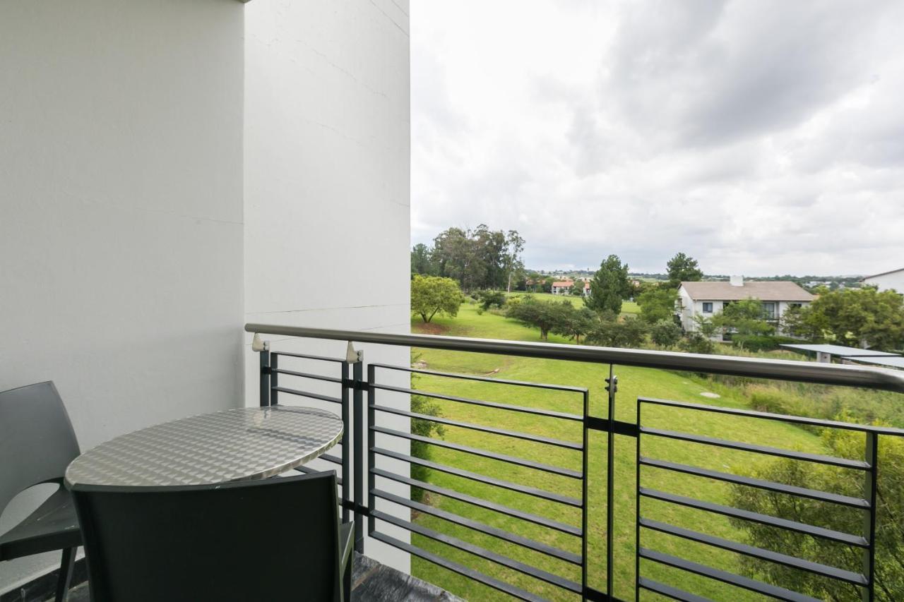 Modern Apartment In A Secure Golf Estate.Wifi 루드푸르트 외부 사진