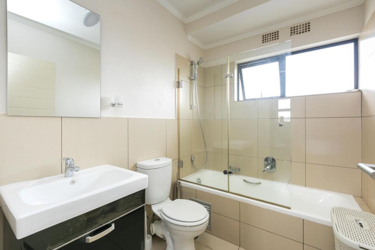 Modern Apartment In A Secure Golf Estate.Wifi 루드푸르트 외부 사진